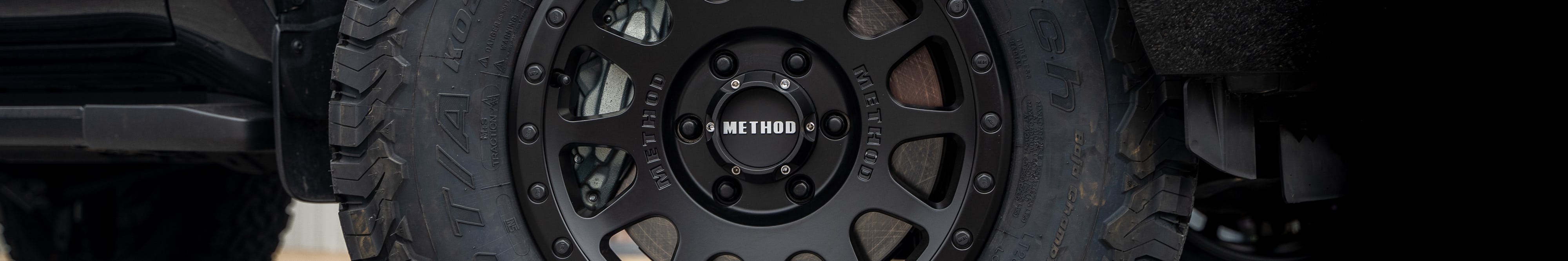 Method 305 wheels and Method black lip bolts on 300 Series Landcruiser