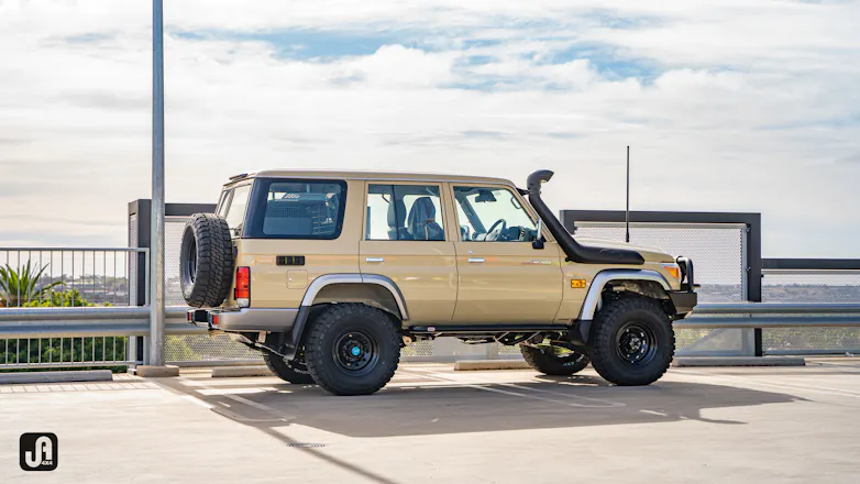 76 SERIES TOYOTA LANDCRUISER BUILD IN SANDY TAUPE 35