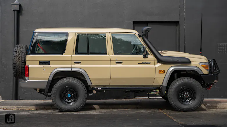 76 SERIES TOYOTA LANDCRUISER BUILD IN SANDY TAUPE
