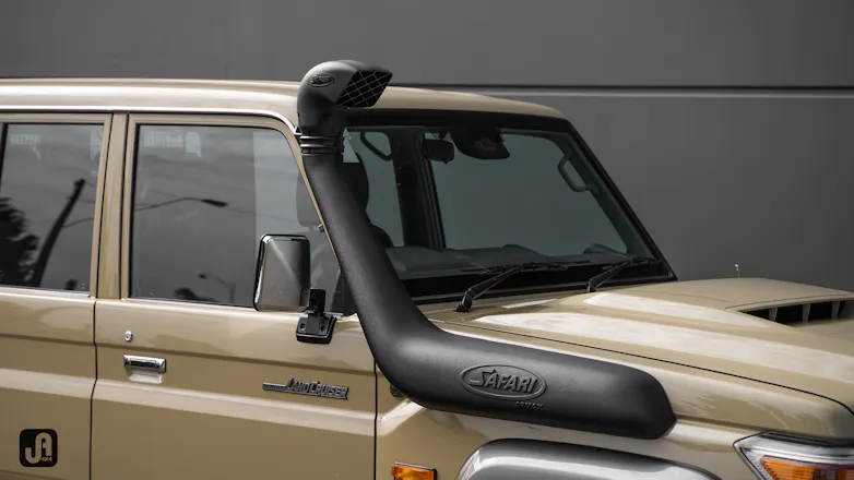 Close up of the Safari ARMAX snorkel on 79 Series build