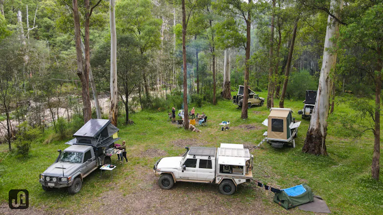 79 Series parked with other 4x4s in camping ground with their canopies opened