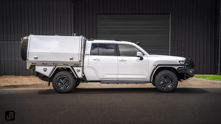 White chopped 300 Series fitout