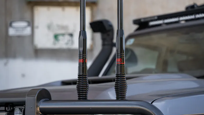 GME XRS UHF and aerial fitted to 79 Series Landcruiser