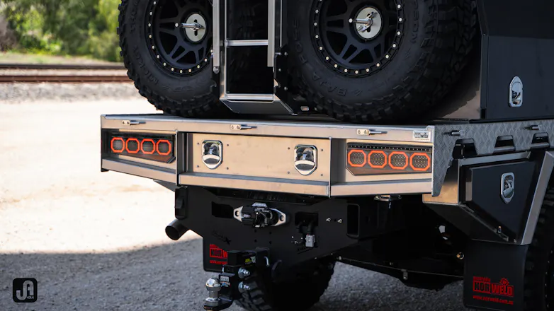 Norweld Deluxe Plus tray fitted to 79 Series Landcruiser