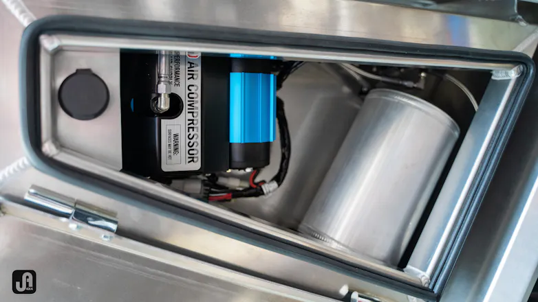 ARB twin air compressor fitted to 79 Series build