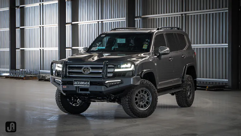 Graphite 300 Series with ARB bullbar