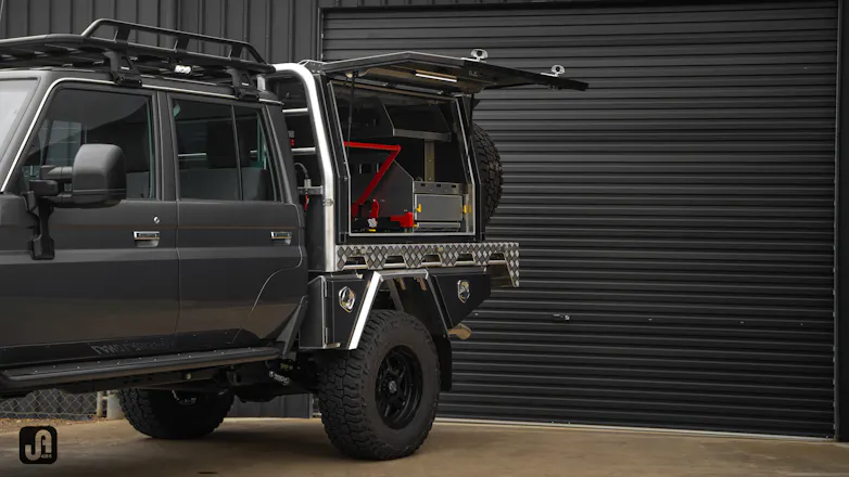 Custom build 79 Series with Norweld Deluxe Plus tray and canopy
