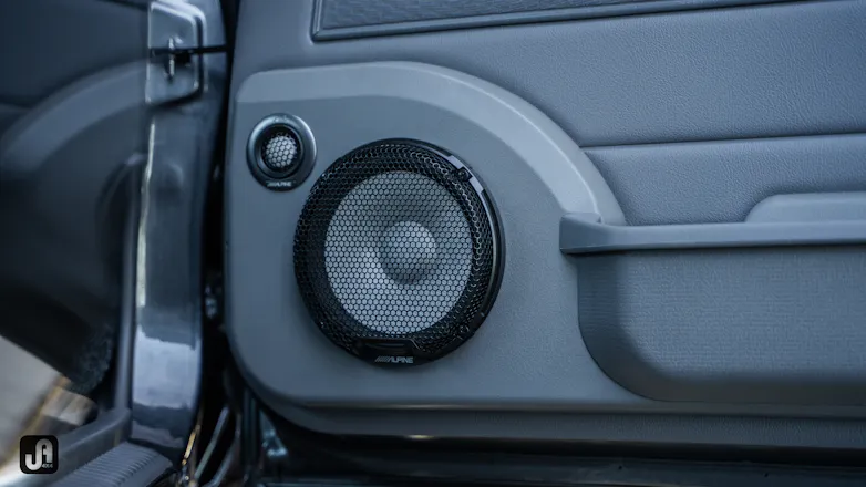 HUGE LANDCRUISER 79 SERIES BUILD 36 Upgraded Alpine speaker system