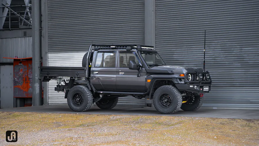 79 Series with Jmacx 3900kg GVM leaf upgrade