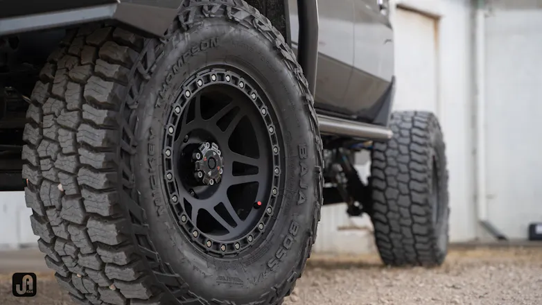 79 Series Super Chassis with Baja Boss tyres