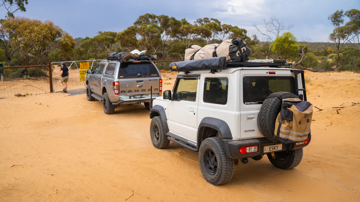 Suzuki Jimny and Ford Ranger starting Googs Track in South Australia